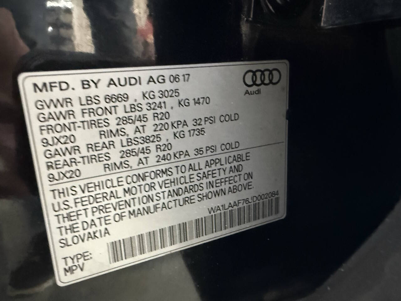Vehicle image 32