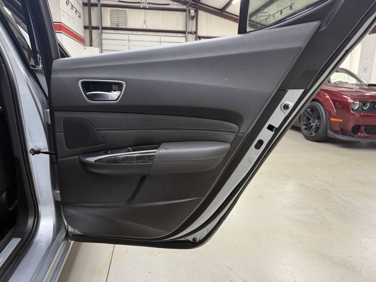 Vehicle image 14