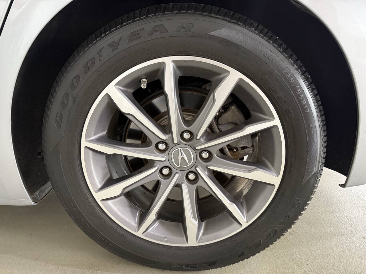Vehicle image 32