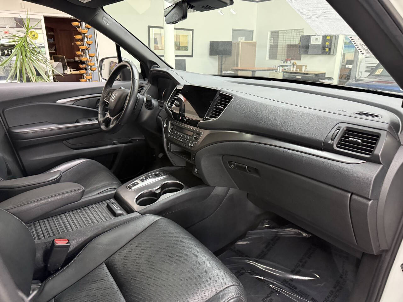 Vehicle image 17