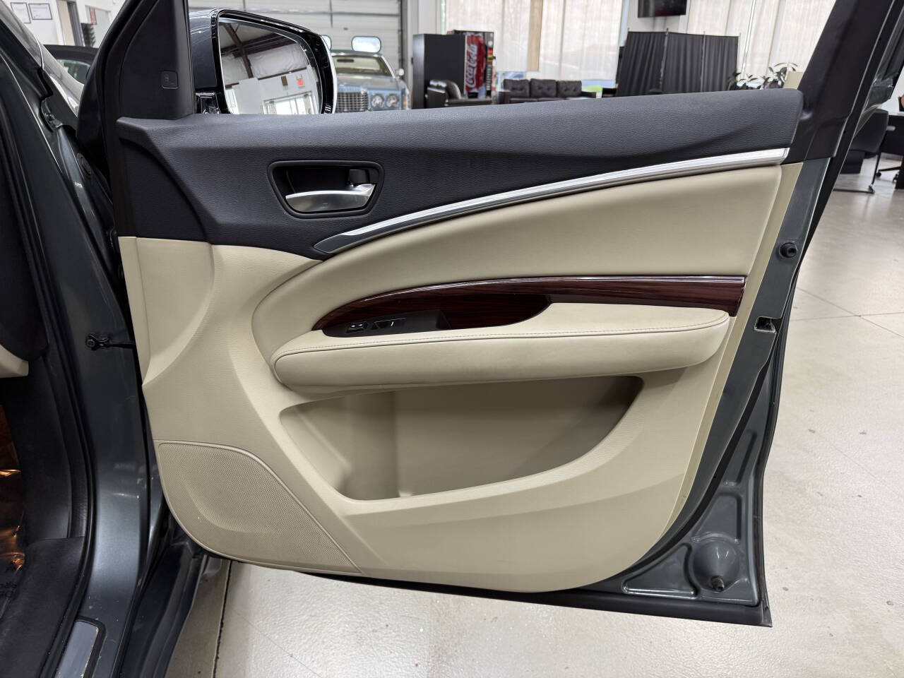 Vehicle image 14