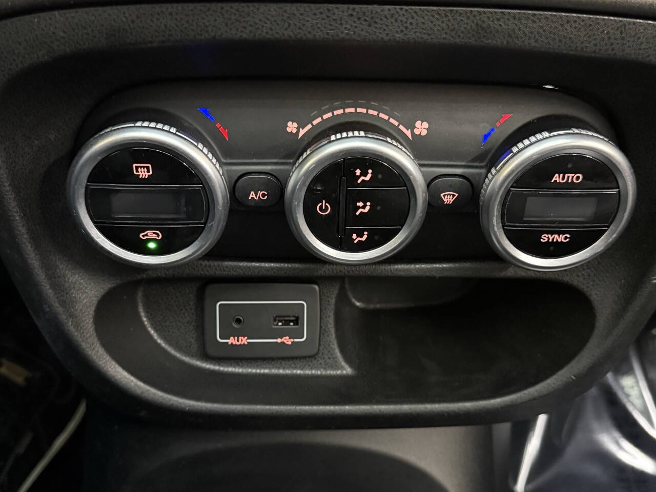 Vehicle image 32