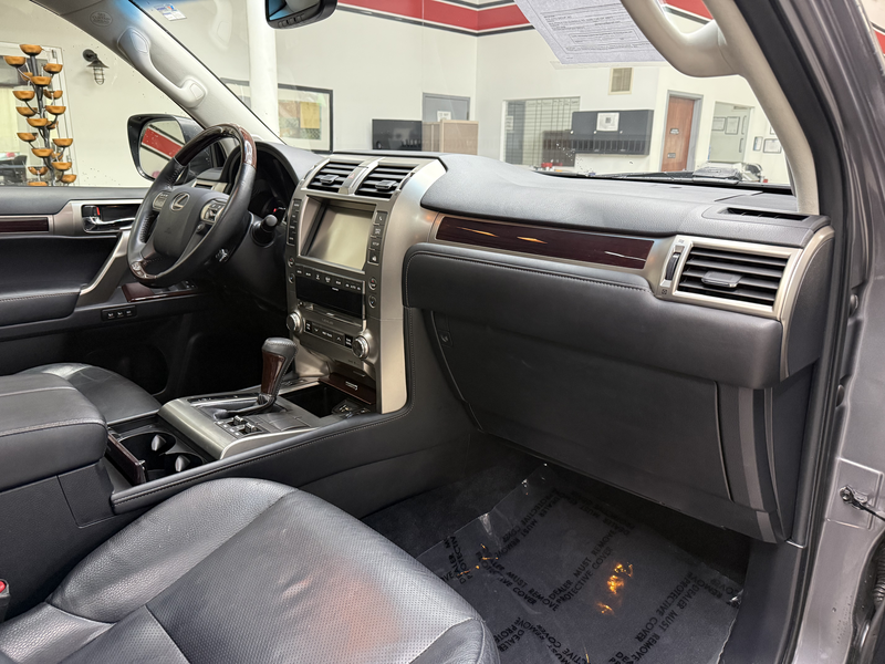 Vehicle image 18