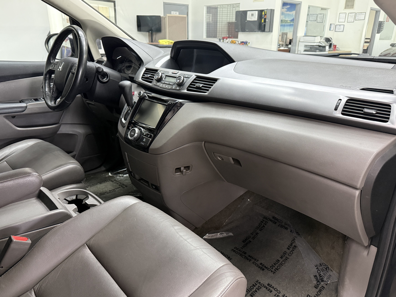 Vehicle image 14