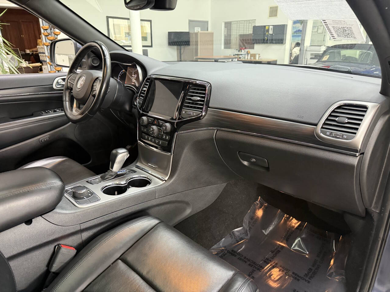 Vehicle image 17