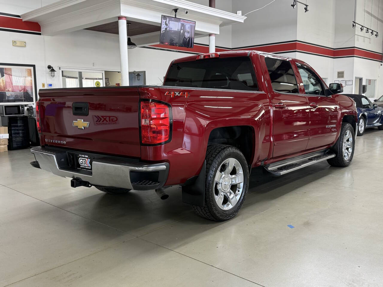 Vehicle image 4