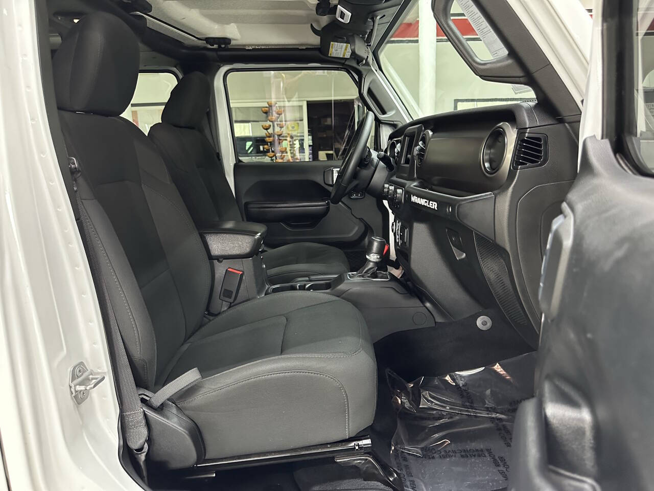 Vehicle image 16