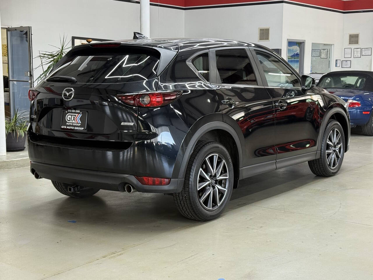 Vehicle image 4