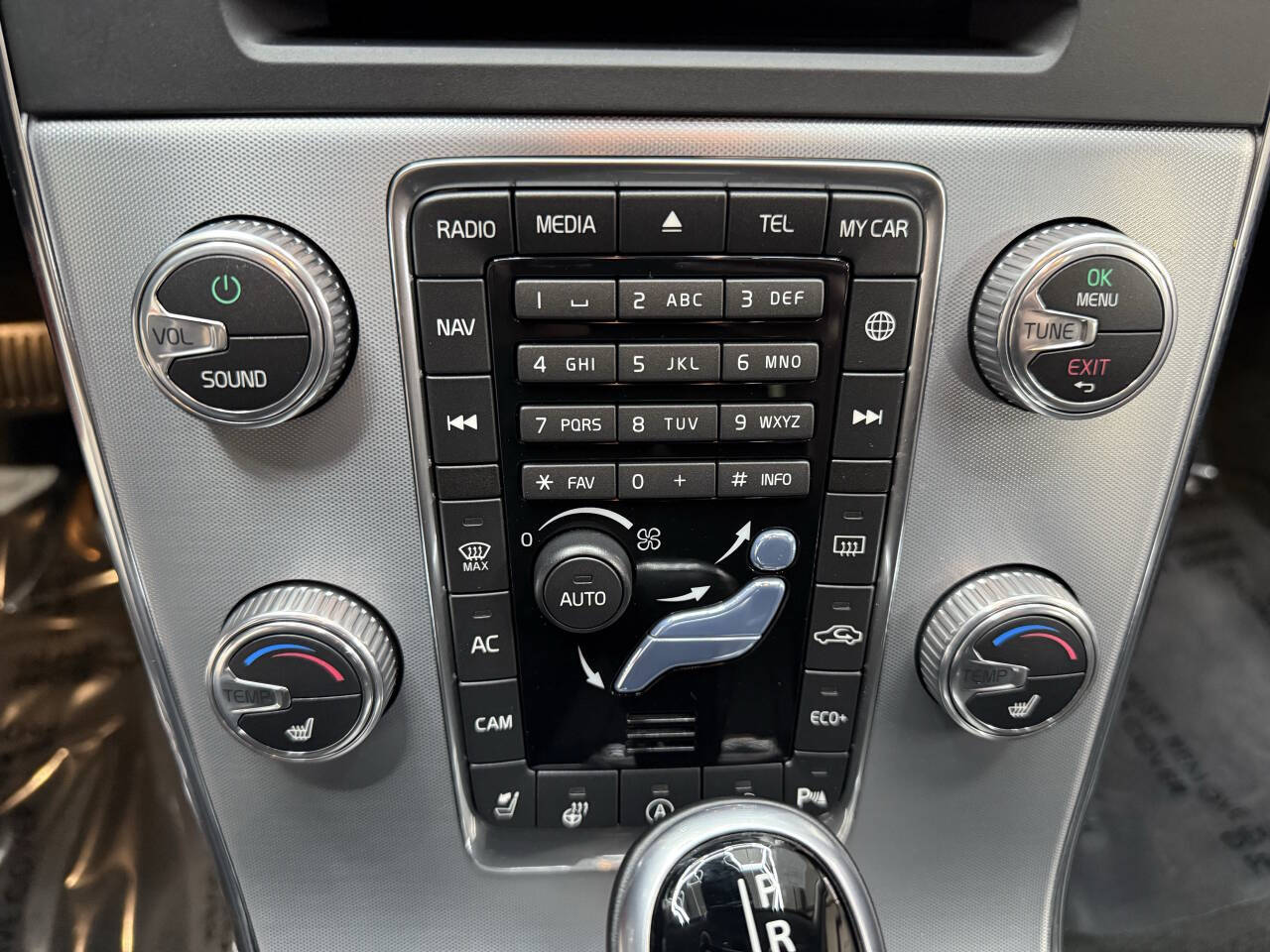 Vehicle image 28