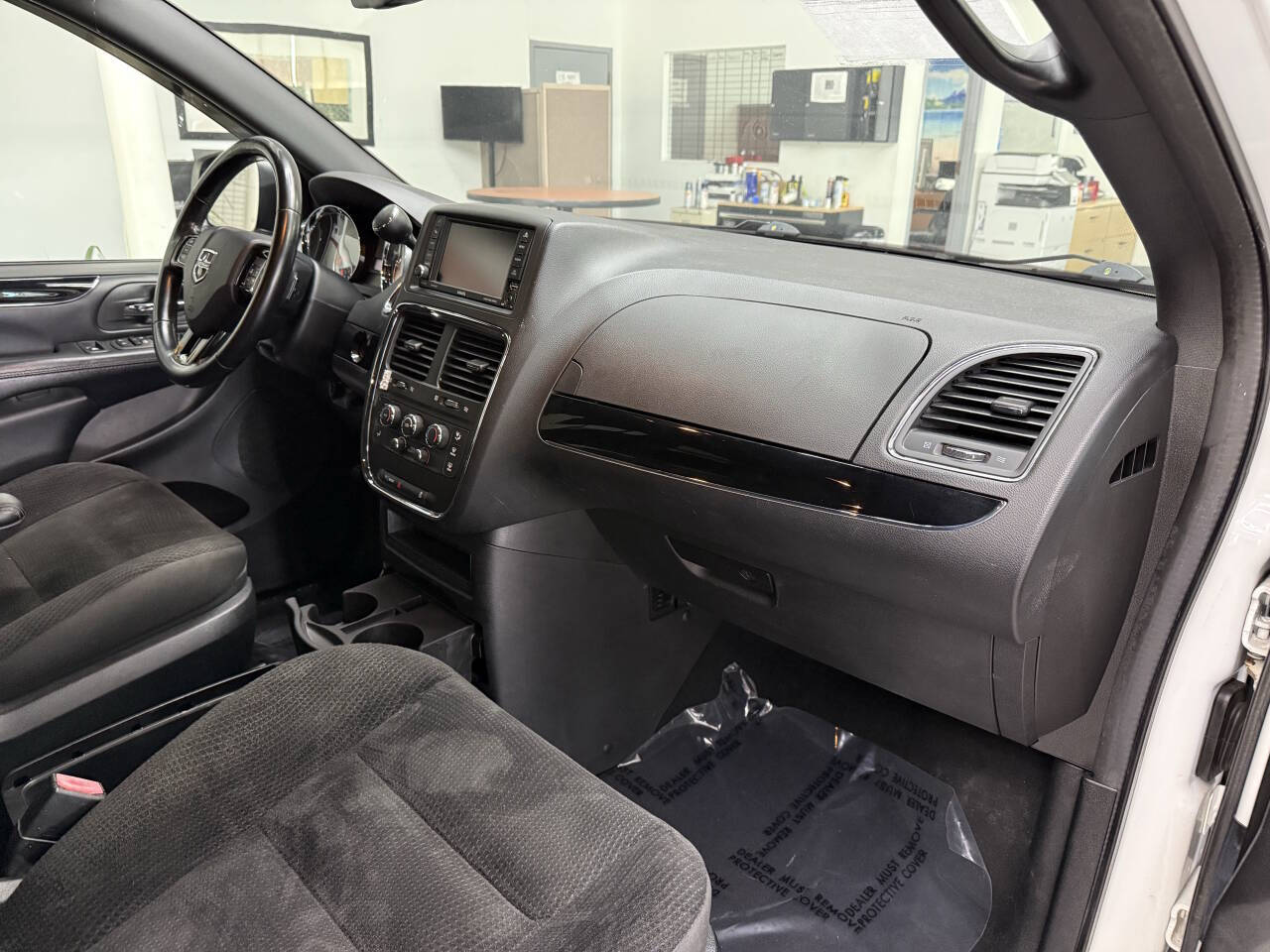 Vehicle image 16