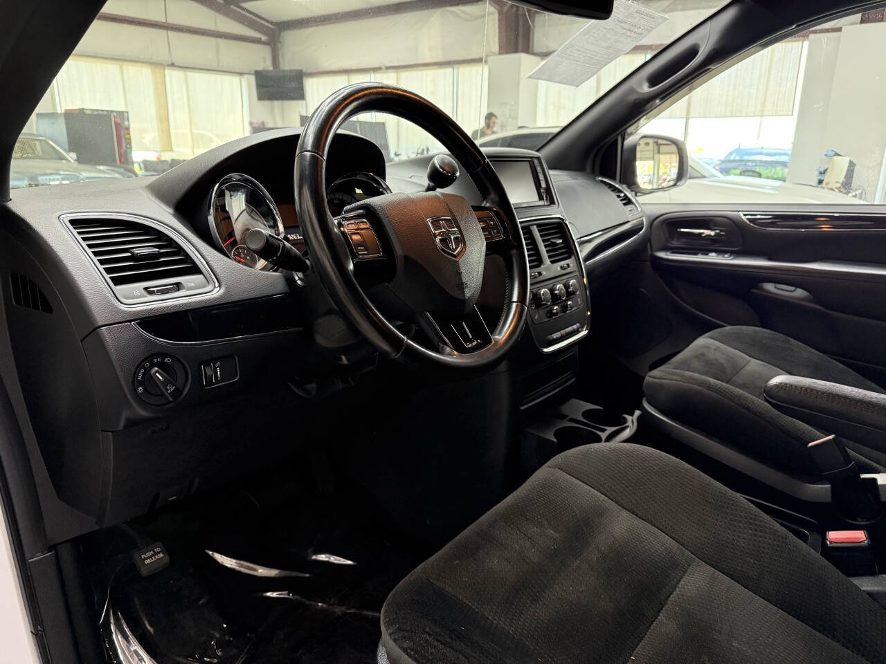 Vehicle image 17