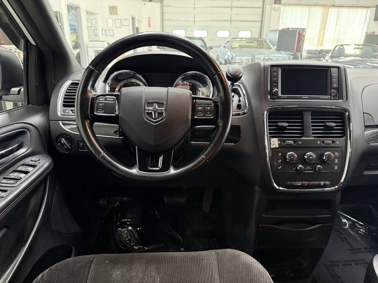 Vehicle image 19