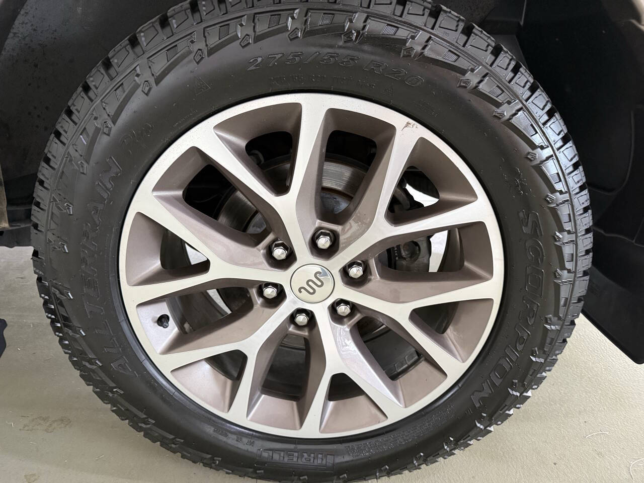 Vehicle image 35